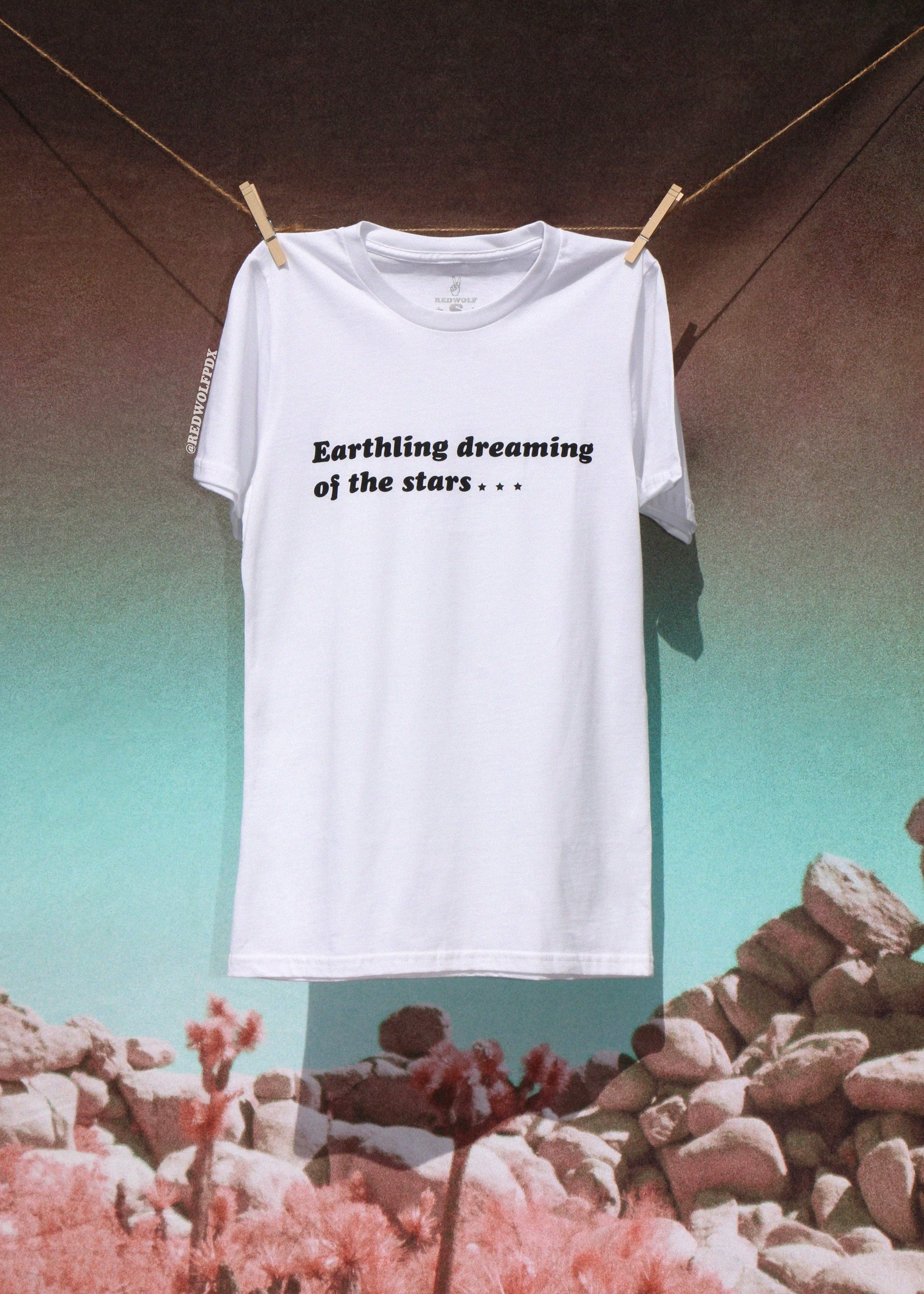 EARTHLING DREAMING OF THE STARS TEE - REDWOLF